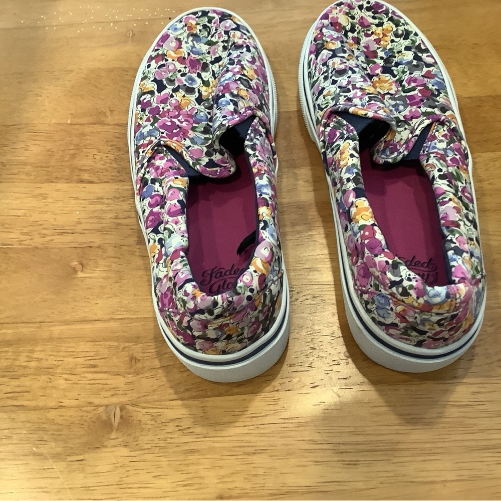 Faded Glory Slip On Canvas Shoes Size 7 Floral Print Twin Gore Round Closed Toe - Picture 7 of 10